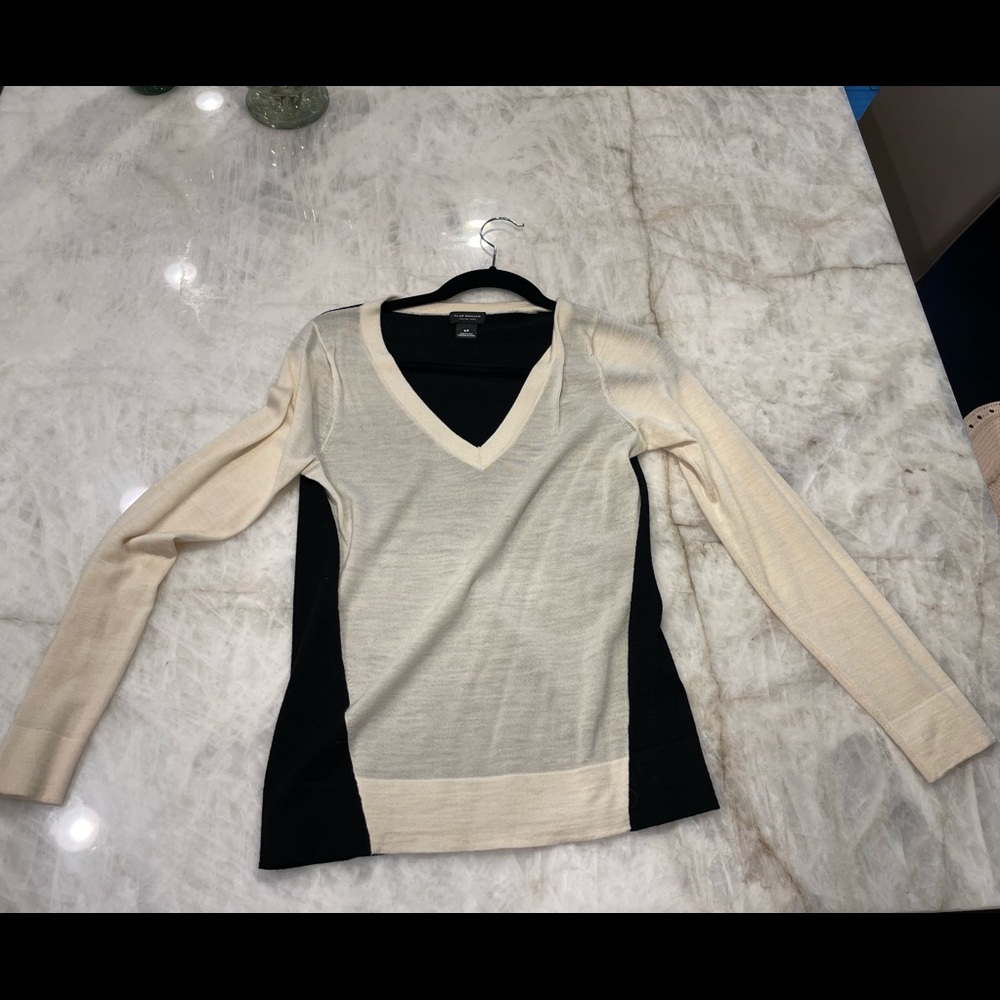 Club Monaco sweater perfect to wear out and casual.